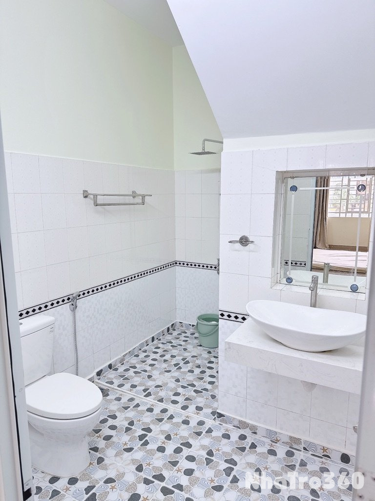 Nhà riêng , phòng mới sơn sửa