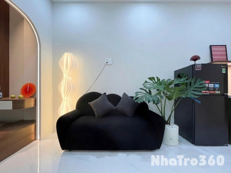 Full nội thất, ban công, tự do, mới