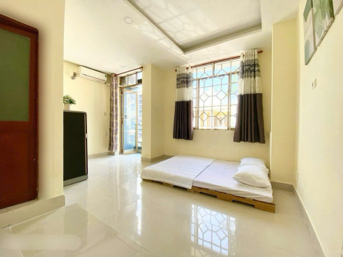 Studio ban công - cửa sổ lớn ngay Vạn Hạnh Mall quận 10