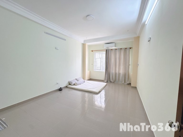 Nhà riêng , phòng mới sơn sửa