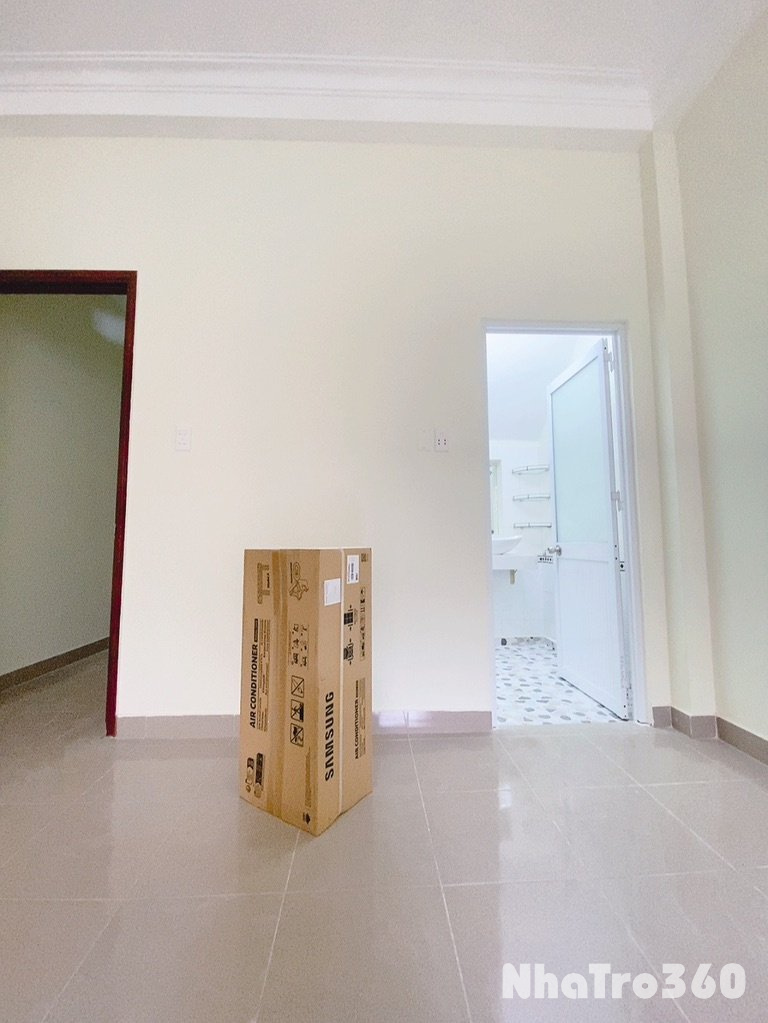 Nhà riêng , phòng mới sơn sửa