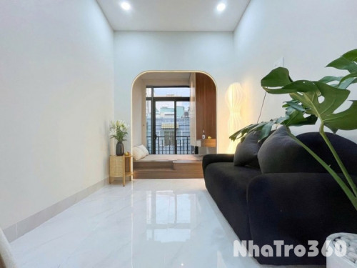 Full nội thất, ban công, tự do, mới
