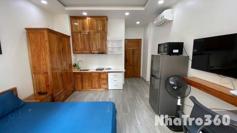 Cho thuê căn hộ ban công, Q1, Đường Trần Hưng Đạo, gần Công Viên 23/9, Cầu Nguyễn Văn Cừ, Cầu Ông Lãnh