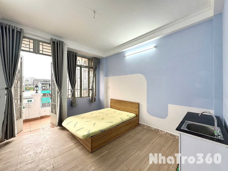 Full nội thất, tủ lạnh, cửa sổ, ban công