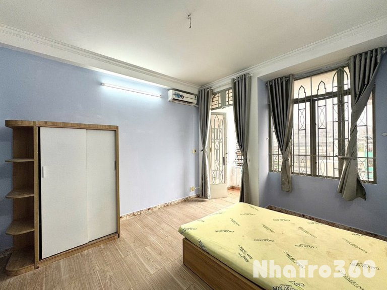 Full nội thất, tủ lạnh, cửa sổ, ban công