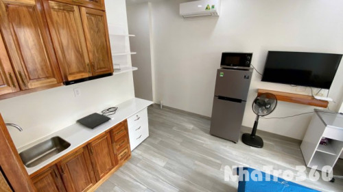 Cho thuê căn hộ ban công, Q1, Đường Trần Hưng Đạo, gần Công Viên 23/9, Cầu Nguyễn Văn Cừ, Cầu Ông Lãnh