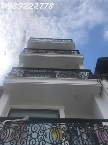 Cho thuê nguyên căn mặt tiền Trường Sa - 3.5X14M - 5 tầng mới 100% - Giá 35tr
+ Phù hợp làm vp cty
+ Tiện Spa
+ kd trà sữa ....