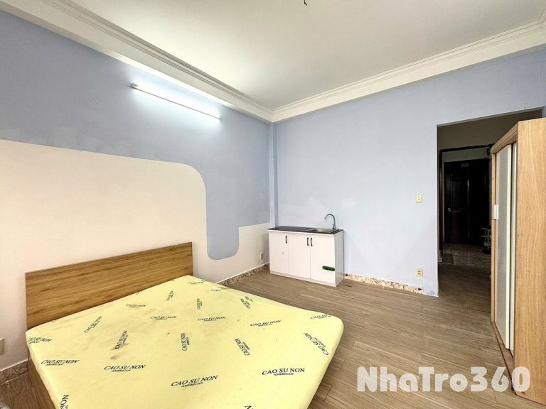 Full nội thất, tủ lạnh, cửa sổ, ban công