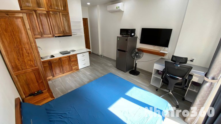 Cho thuê căn hộ ban công, Q1, Đường Trần Hưng Đạo, gần Công Viên 23/9, Cầu Nguyễn Văn Cừ, Cầu Ông Lãnh