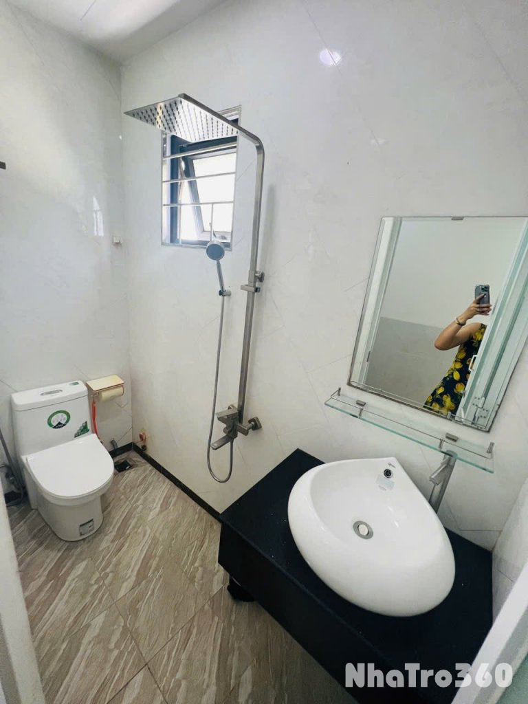 Cho thuê căn hộ ban công, Q4, Đường Khánh Hội gần ĐH Luật, ĐH Nguyễn Tất Thành, Chợ Xóm Chiếu