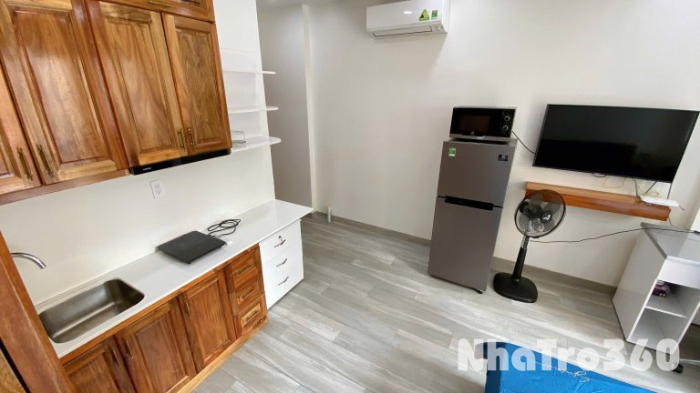 Cho thuê căn hộ ban công, Q1, Đường Trần Hưng Đạo, gần Công Viên 23/9, Cầu Nguyễn Văn Cừ, Cầu Ông Lãnh