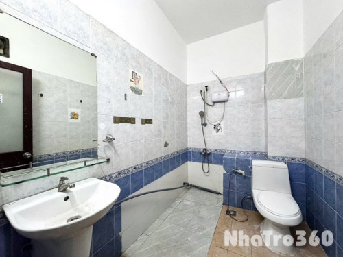 Full nội thất, tủ lạnh, cửa sổ, ban công