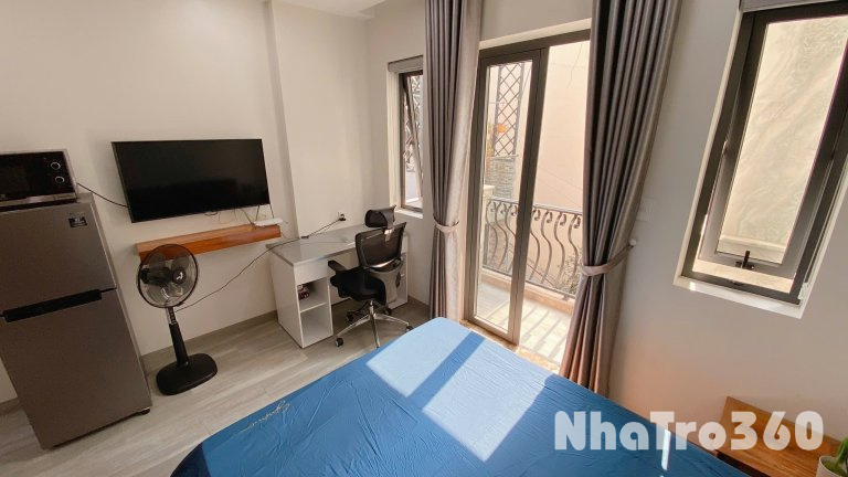 Cho thuê căn hộ ban công, Q1, Đường Trần Hưng Đạo, gần Công Viên 23/9, Cầu Nguyễn Văn Cừ, Cầu Ông Lãnh