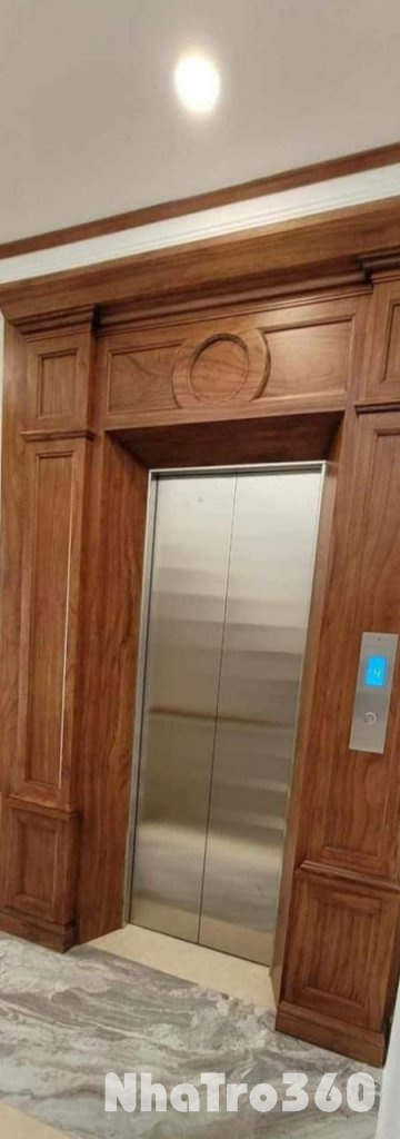 Cho thuê nhà mới, hai cửa đi, Đội Cấn, thang máy; vỉa hè 99m2* 5T- 32 Tr