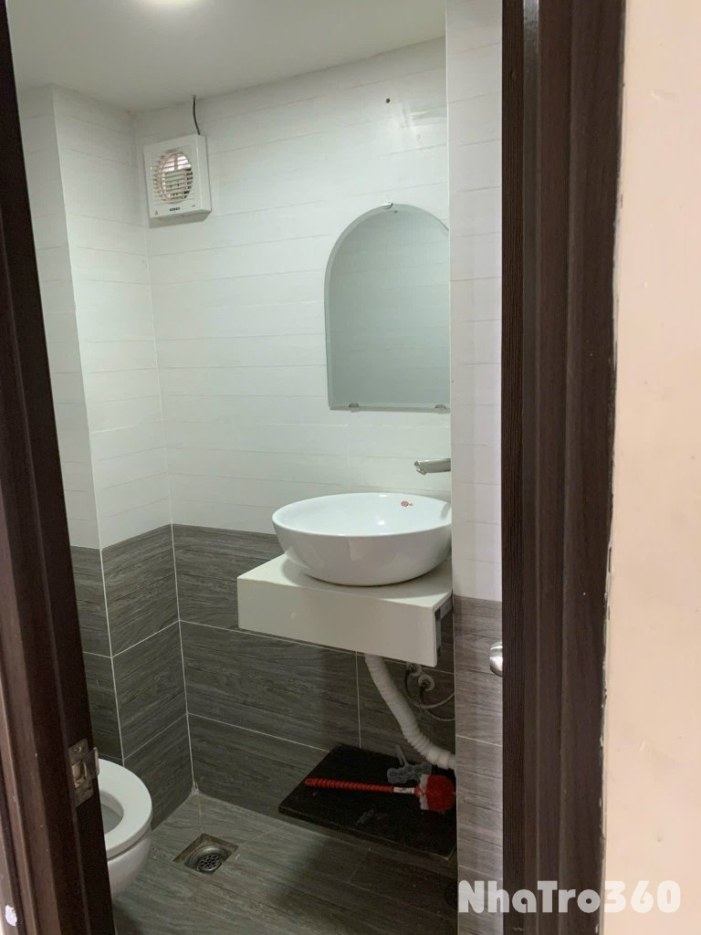 Cho thuê căn hộ có gác, Q4, đường Bến Vân Đồn, gần Đại Luật, ĐH Nguyễn Tất Thành, Chợ Xóm Chiếu