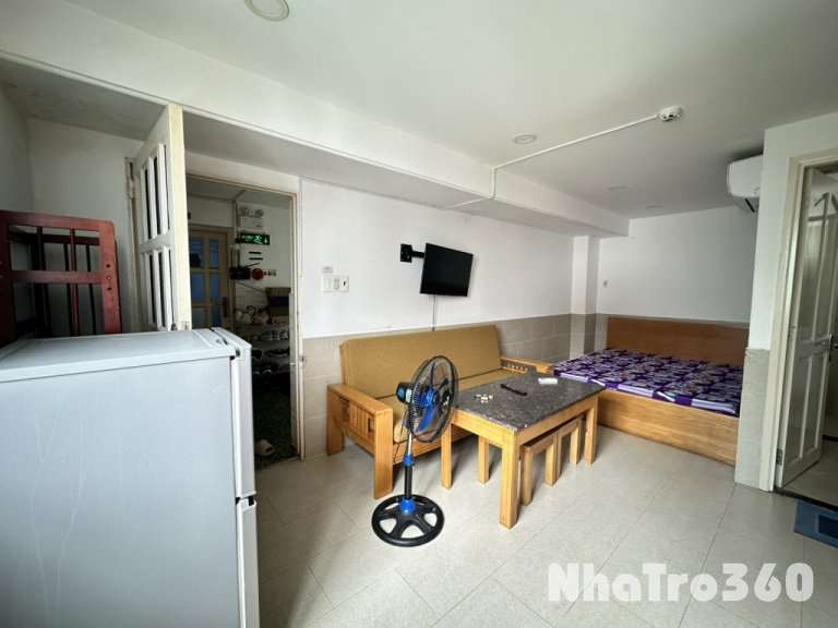 Studio Full nội thất, cửa sổ gần Vĩnh Hội Quận 4