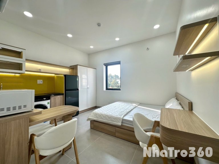 Full nội thất, cửa sổ, máy giặt riêng, studio