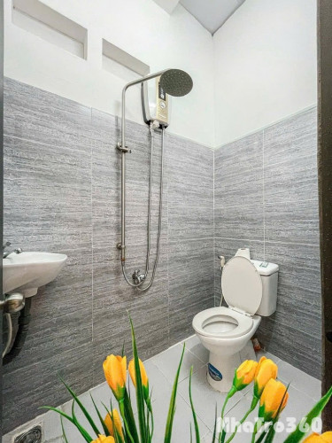 Chính chủ, Phòng 2 PN + gác lửng, bancol.