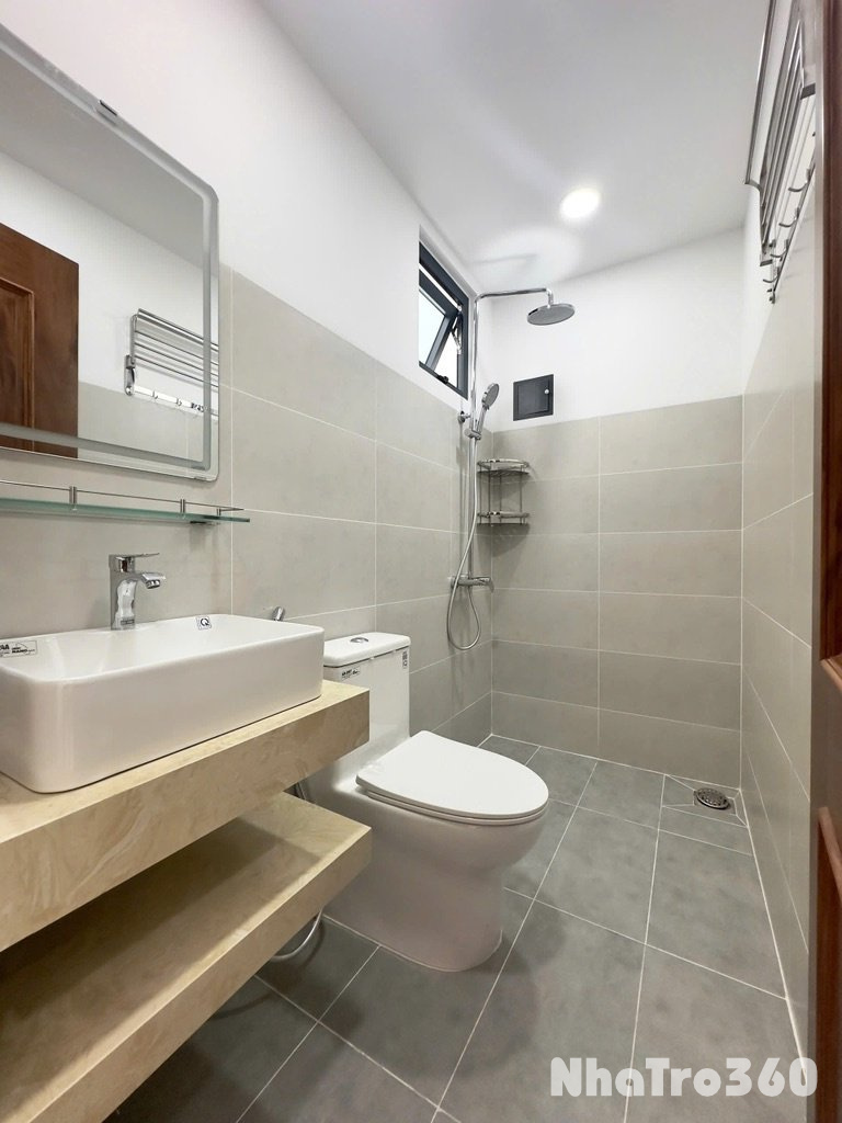 Full nội thất, cửa sổ, máy giặt riêng, studio