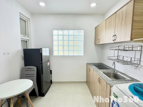 Căn hộ ngay trung tâm quận 1, bancol đón nắng + máy giặt riêng, gần UEH, cầu Bông