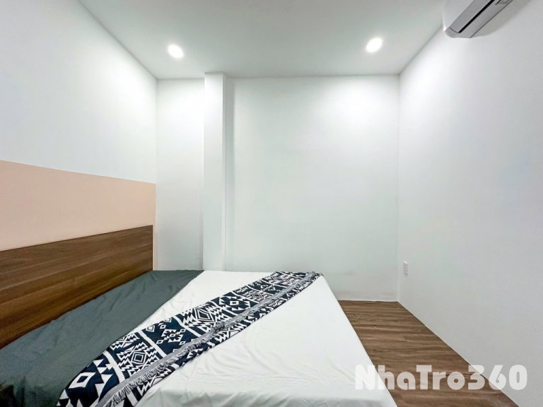 2PN ban công, Full nội thất, máy giặt riêng Quận 5