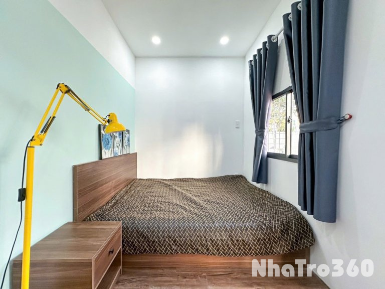 2PN ban công, Full nội thất, máy giặt riêng Quận 5