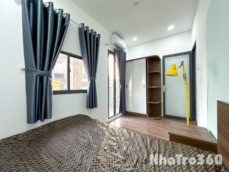 2PN ban công, Full nội thất, máy giặt riêng Quận 5