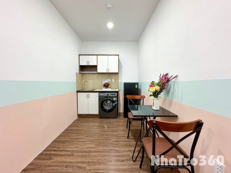 2PN ban công, Full nội thất, máy giặt riêng Quận 5