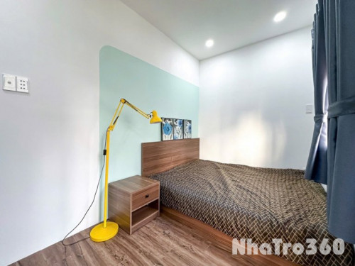 2PN ban công, Full nội thất, máy giặt riêng Quận 5