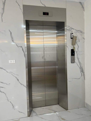 Tôi cho thuê nhà hai mặt tiền,mới ,vỉa hè, 107m2- 5T, Thành Công_28 Tr