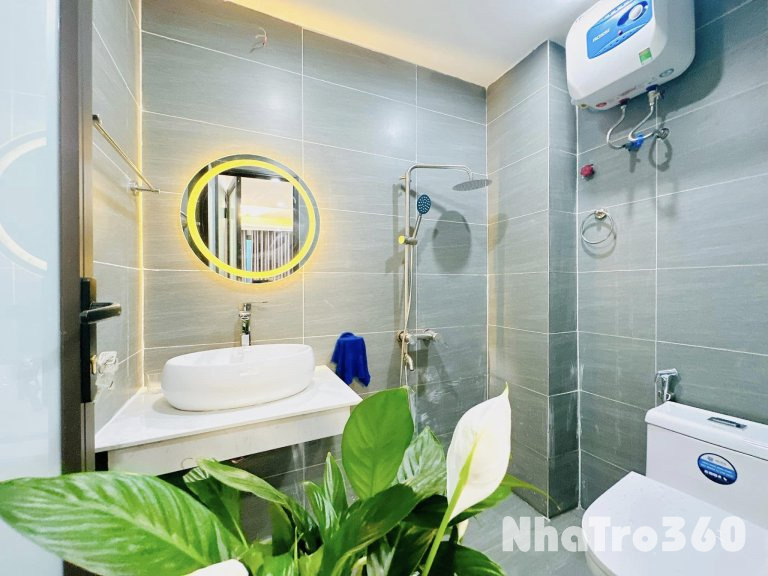 Cho thuê nhà mới, hai cửa đi, Hoàng Văn Thái, 101m2x 5T vỉa hè 28 Tr