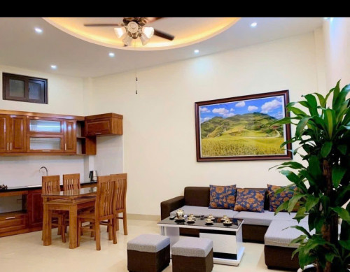 Cho thuê nhà nguyên căn ngõ 609 Vũ Tông Phan, 4.5 tầng x 35m2, 3 ngủ, 11.5 Triệu