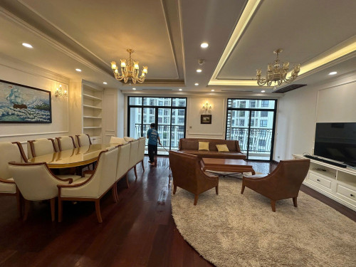 Cho thuê căn 221m2 ại ROYAL CITY , giá  50 triệu / tháng , LH  584146888 khi cần thuê chung cư
