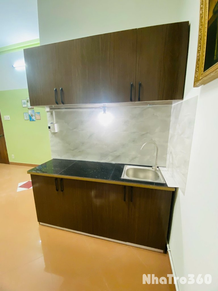 🏠 Trống sẵn căn ban công lớn, phòng siêu rộng, siêu thoáng. Ngay sát cầu Chánh Hưn