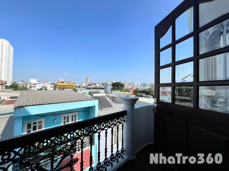 🏠 Trống sẵn căn ban công lớn, phòng siêu rộng, siêu thoáng. Ngay sát cầu Chánh Hưn