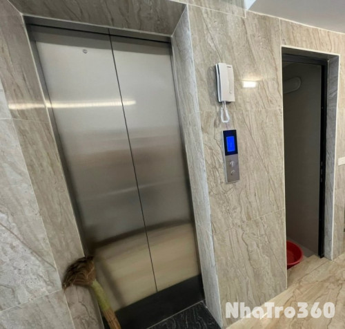 Cho thuê nhà mới, căn góc, Thái Hà, thang máy; vỉa hè 119m2* 5T- 46 Tr