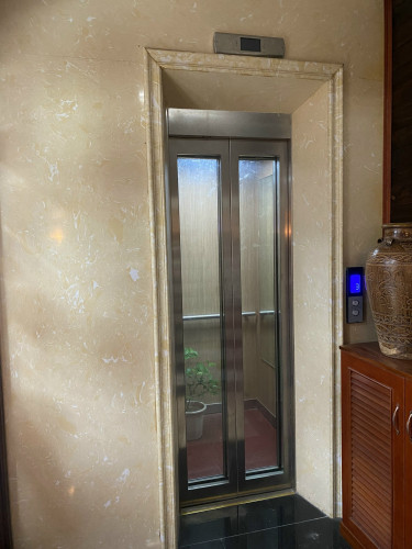 Cho thuê nhà hai cửa đi, thang máy, 101m2_ 5T; vỉa hè, Minh Khai-31 Tr