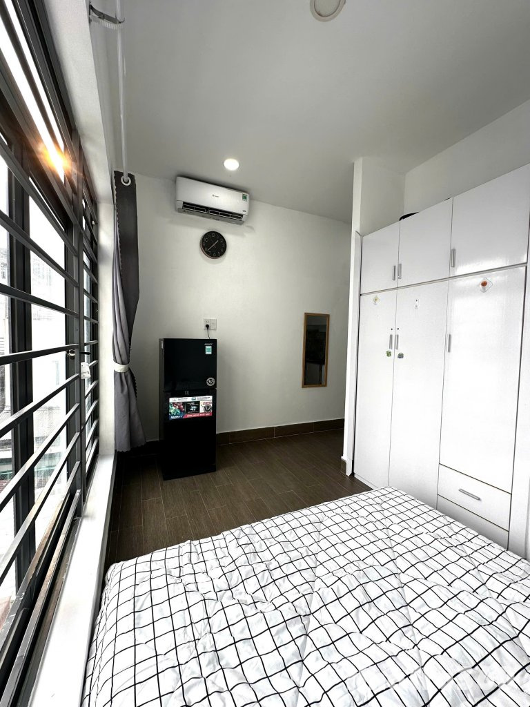 Cho thuê studio cửa sổ lớn thoáng - tách bếp quận 8