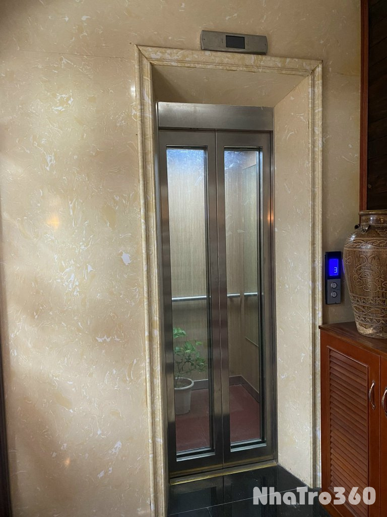 Cho thuê nhà hai cửa đi, thang máy, 101m2_ 5T; vỉa hè, Minh Khai-31 Tr