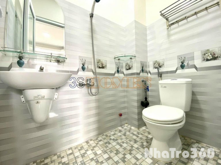 Căn hộ full nội thất - cửa sổ trời