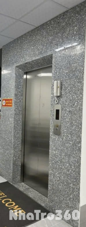 Mình cho thuê nhà mới, Chùa Láng, thang máy; vỉa hè 119m2* 5T- 49 Tr