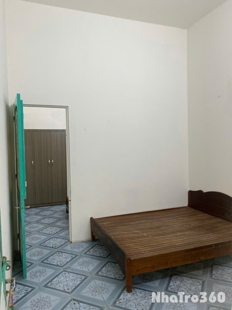 Hiếm căn hộ tầng 2 Trương Định 50m2, 2 ngủ, 1 vệ sinh chỉ 5 Triệu ở gđ, nhóm ít người