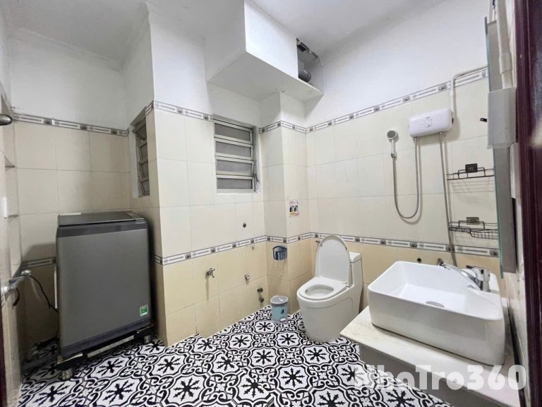 Căn hộ 2PN full nội thất cửa sổ thoáng Hoàng Diệu quận 4, gần Đại học Luật