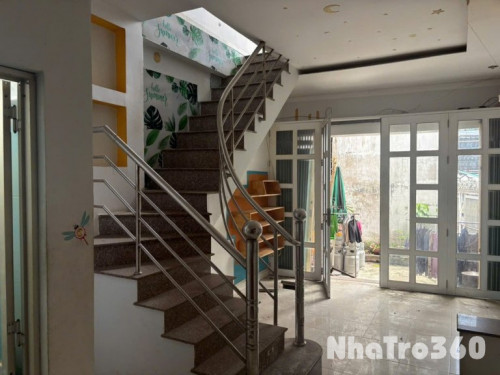 Nhà riêng, dtsd 80m2, 2PN, 2 WC, cách MT 5m