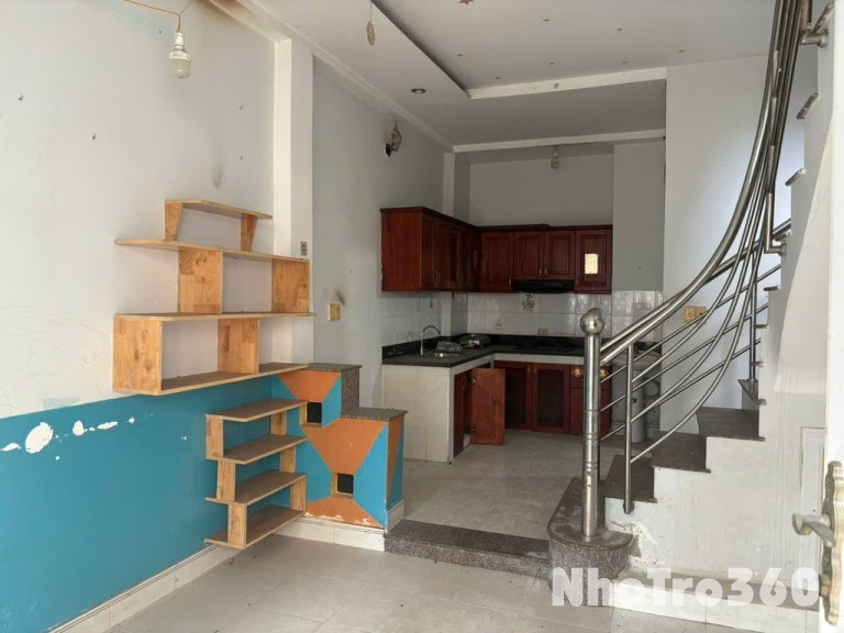 Nhà riêng, dtsd 80m2, 2PN, 2 WC, cách MT 5m