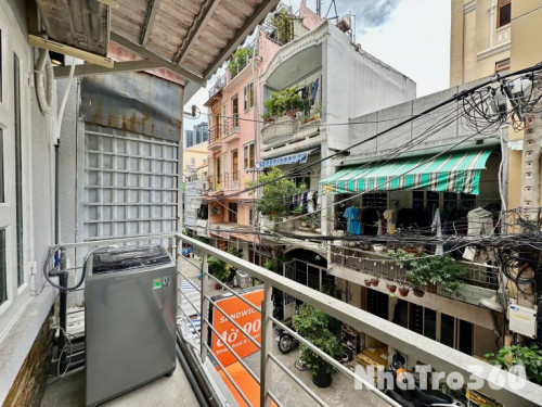 Cho thuê căn hộ ban công, Q1, đường Nguyễn Trung Ngạn, gần Thảo Cầm Viên, Cầu Thị Nghè, Cầu Ba Son
