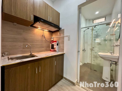 Cho thuê căn hộ ban công, Q1, đường Nguyễn Trung Ngạn, gần Thảo Cầm Viên, Cầu Thị Nghè, Cầu Ba Son