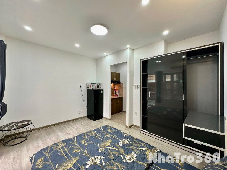 Cho thuê căn hộ ban công, Q1, đường Nguyễn Trung Ngạn, gần Thảo Cầm Viên, Cầu Thị Nghè, Cầu Ba Son