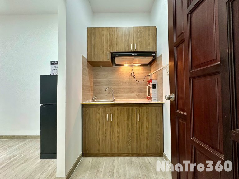 Cho thuê căn hộ ban công, Q1, đường Nguyễn Trung Ngạn, gần Thảo Cầm Viên, Cầu Thị Nghè, Cầu Ba Son