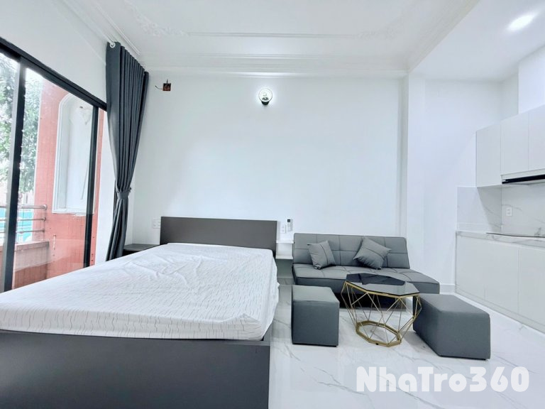 Cho thuê căn hộ gần Q1 ban công, full nội thất